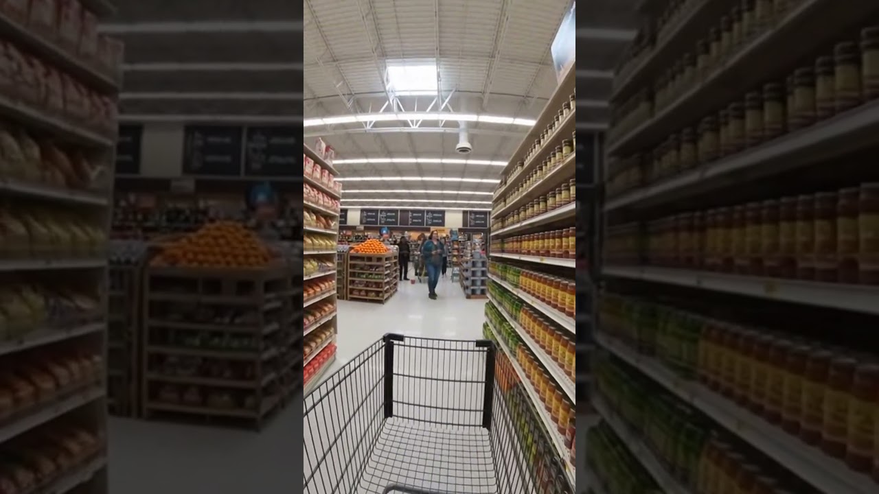 Earthquake Chaos in Grocery Store!
