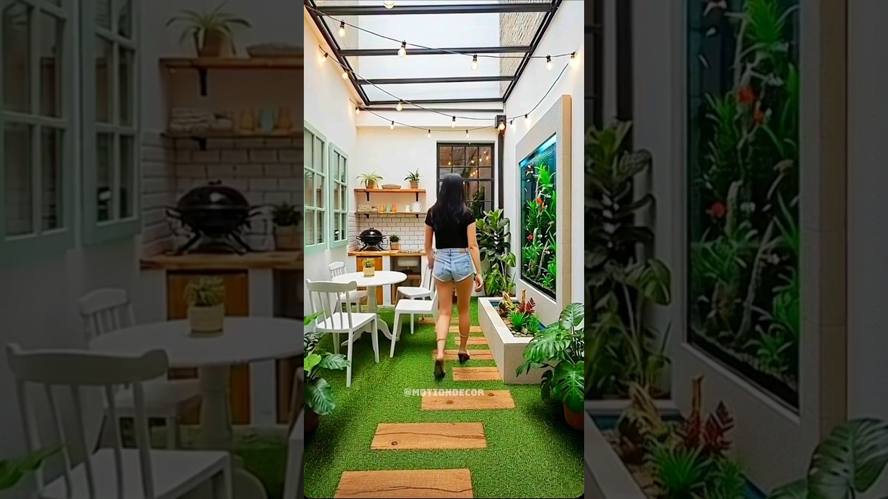 dining room with aquascape decoration 