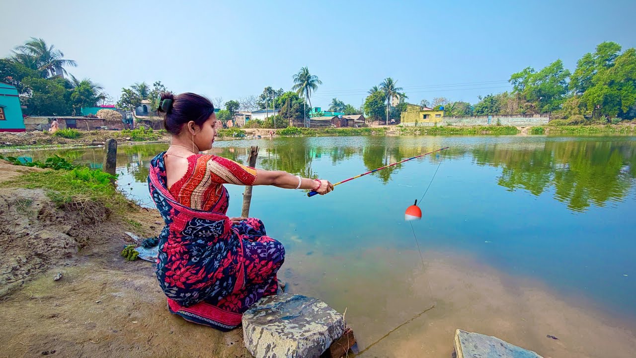 Unique fishing video || The beautiful girl catches fish every day and sells it at the market