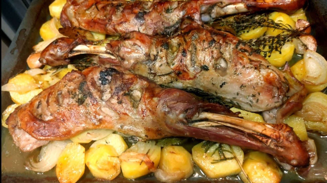 Paletilla de cordero al horno con patatas panaderas