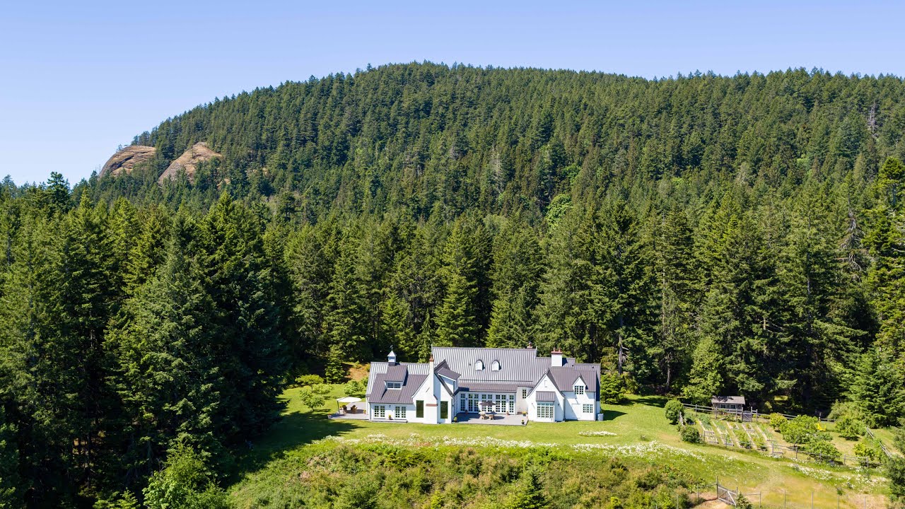 Luxurious 71 ACRE MOUNTAIN TOP RANCH on SALT SPRING ISLAND