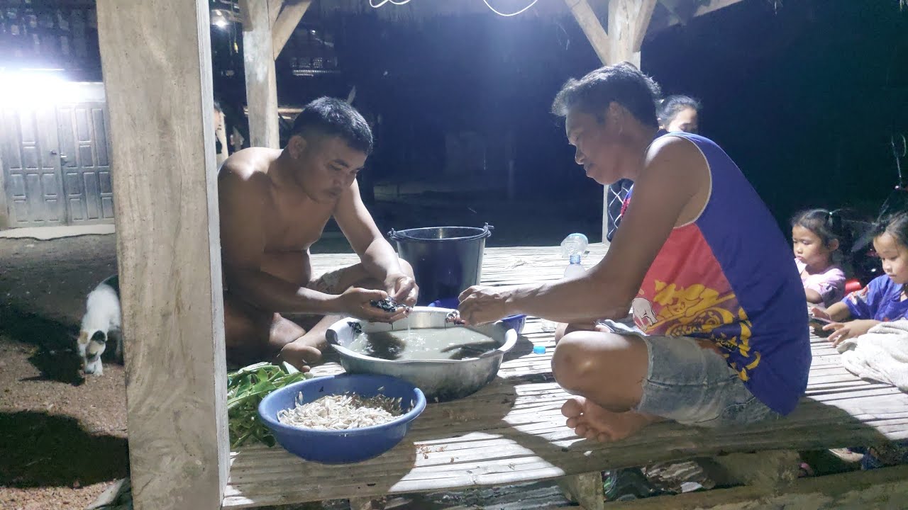 แม่บ่าวรุ่งจ้างขุดลุมห้องน้ำพี่เขยไปส้อนกุ้งใด้เต็มกะชามพ่อต้าตึกแหหมานปลาตัวใหญ่