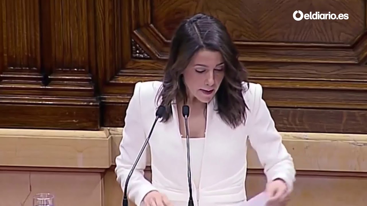 Inés Arrimadas lee ante el parlament los tuits de Quim Torra