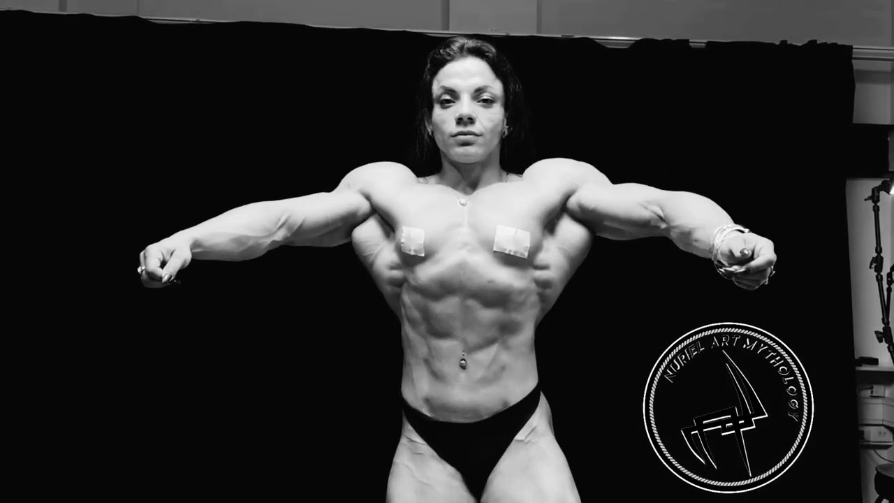 Anastasia Leonova GODNESS SCULPTURE.