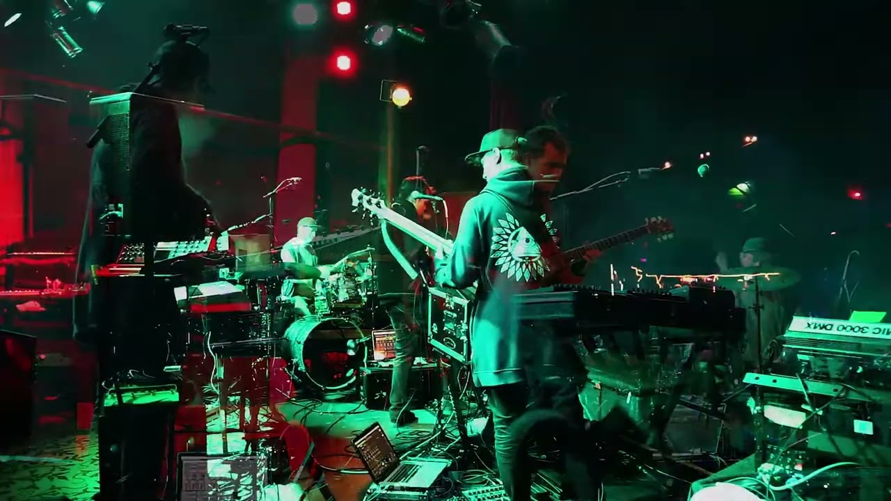 Skydyed performing 