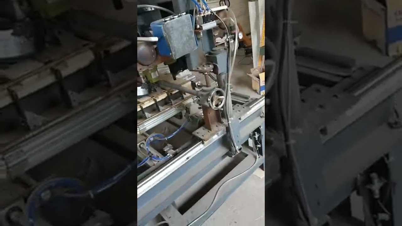 Automatic nailing machine for wooden pallet projects