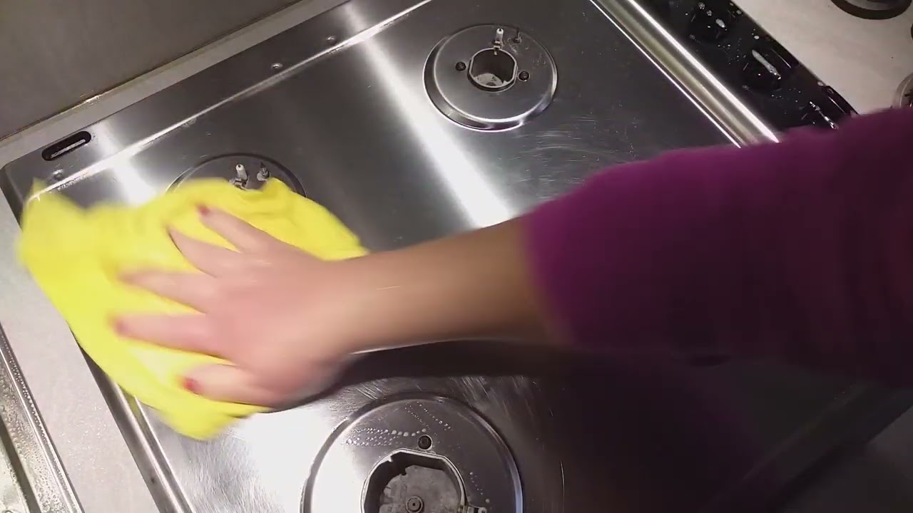 PULISCO LA CUCINA CON UNA SCOPERTA, LAVELLO E PIANO COTTURA MAI VISTI COSI LUCIDI E PULITI