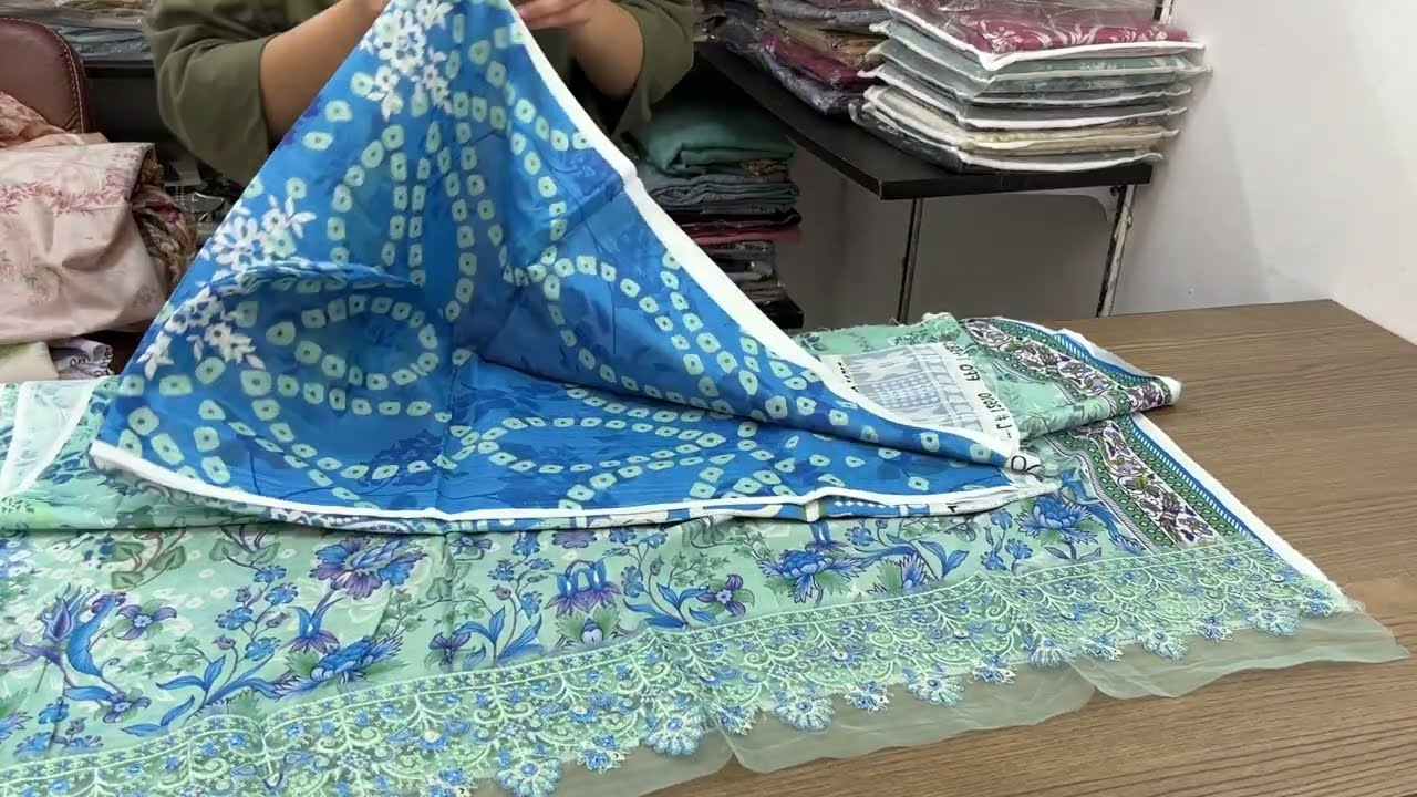 #embroideredlawn #ramzaan #lawncollection #pakistanisuitsinindia #gulljee #pakistanidresses 