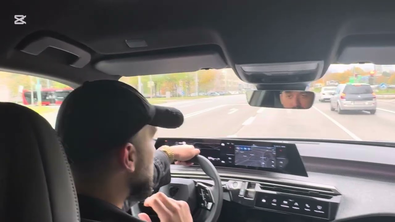 Michael Sharmant, www.autoazena.sk, Peugeot 5008 1,2 hybrid;