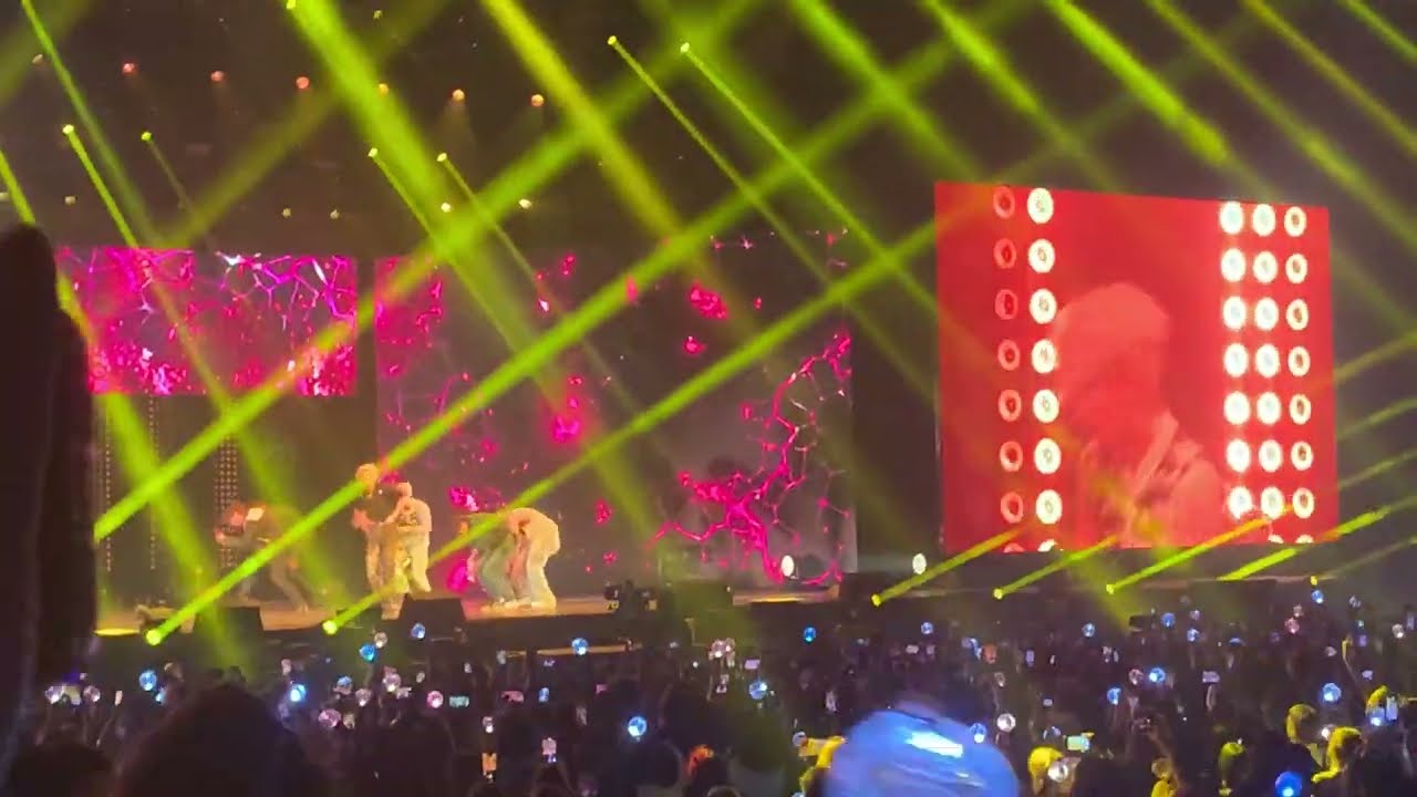 ATEEZ - FIREWORKS (I'M THE ONE)  @ PARIS ACCORHOTELS ARENA 220504