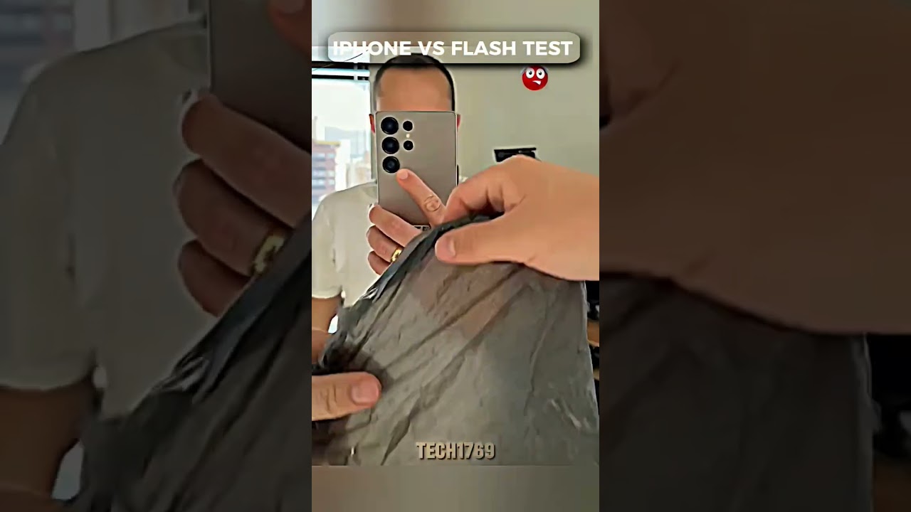 Iphone 17 pro max VS Samsung Galaxy s25 Ultra Flashlight 🔦 test 