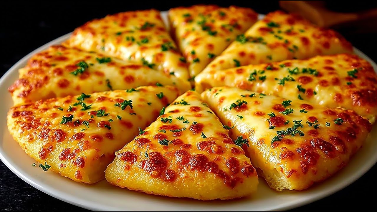 Wenn Sie 3 Eier und 3 Kartoffeln haben, dann ist dieses Rezept für Sie! Kartoffelpizza in 10 Minuten