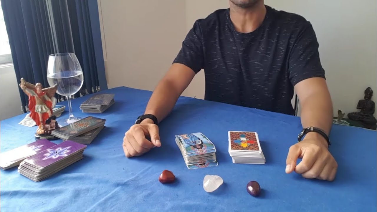 🔮 Ele(a) tem sentimentos por ti? Ou esconde? Qual o interesse Dele(a) contigo? | Tarot Intuitivo