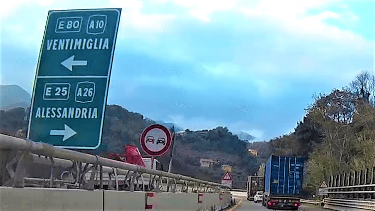 Autostrada A10 da Genova - Pegli allo svincolo con la A26 #AutostradaPegli #motorway