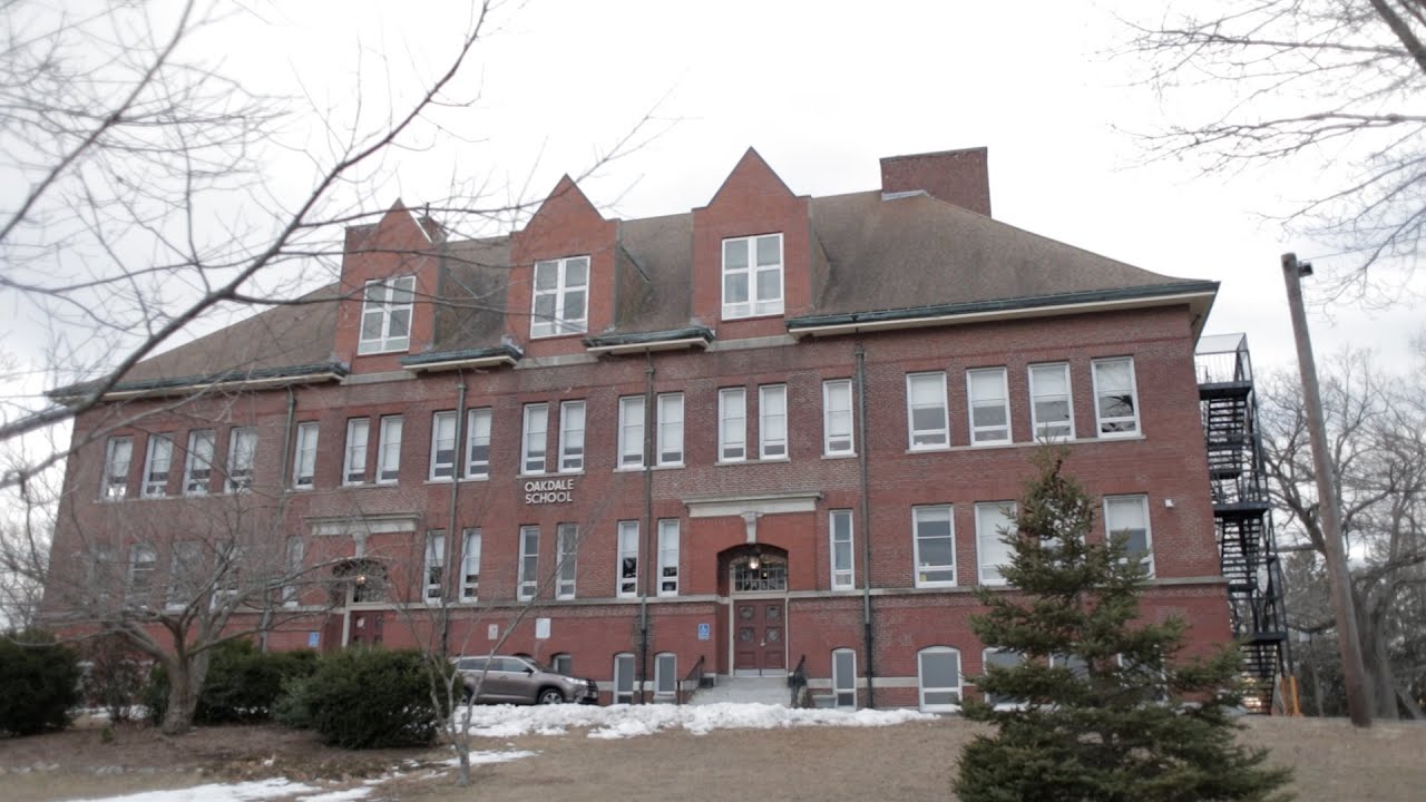 Oakdale Elementary School in the Town of Dedham (1902)