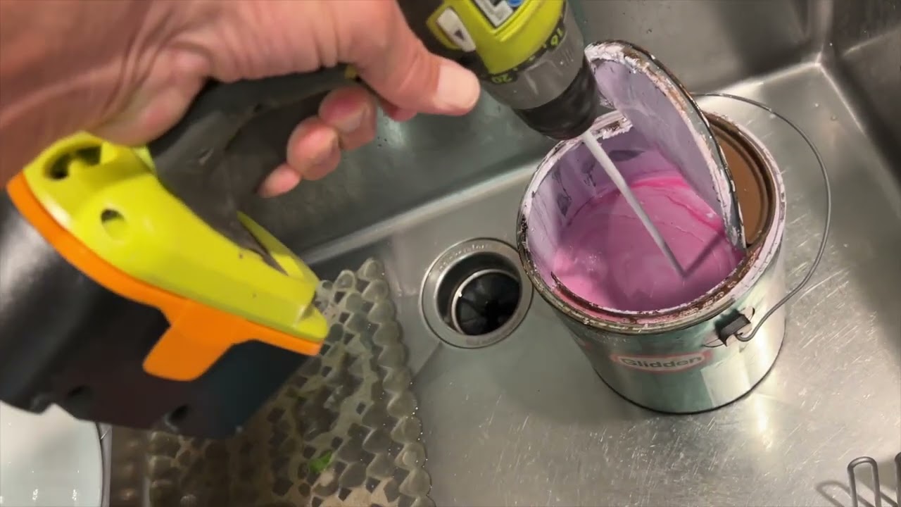 Как сделать миксер для краски из пластиковой вешалки и дрели Ryobi