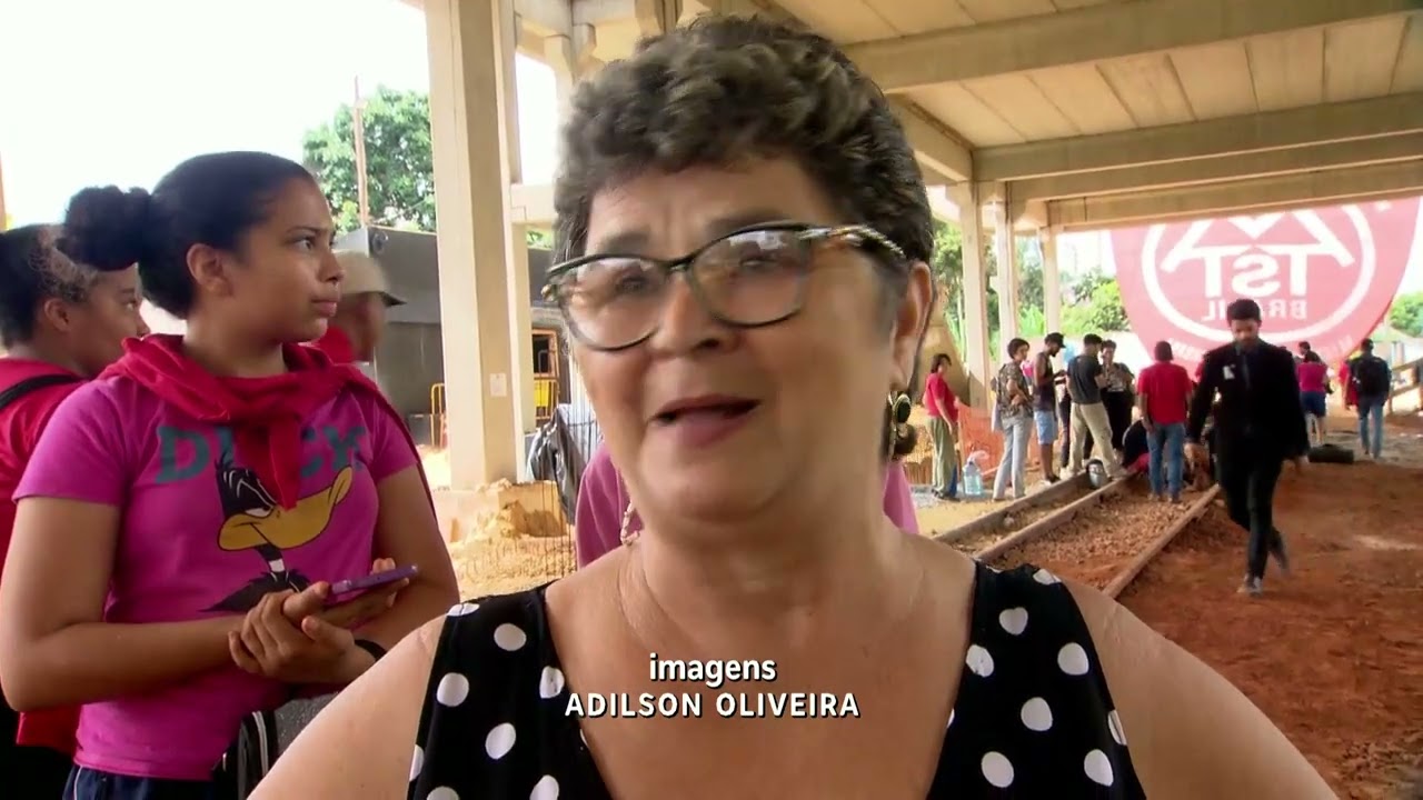 Moradores que serão desapropriados por ampliação do metrô BH ocupam canteiro de obras