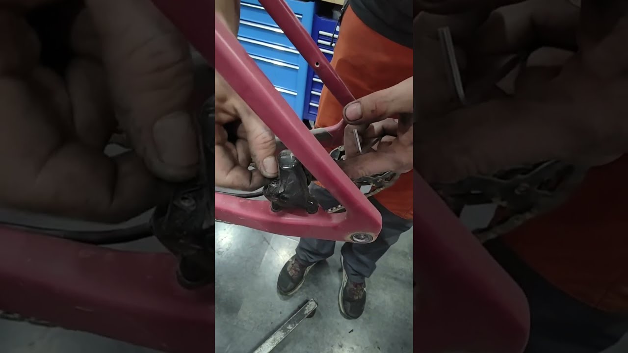 rueda bloqueada por las pastillas #shorts #go #shortsvideo #sram #mecanica #cycling #bikelife #bike