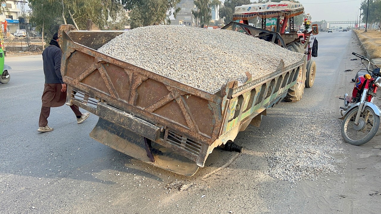 Pakistani Tractor Trolley - Roadside Breakdown After Heavy Load