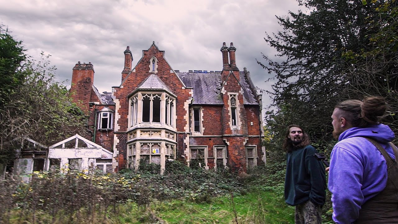 Sneaking Inside a £1,000,000 Abandoned Mansion