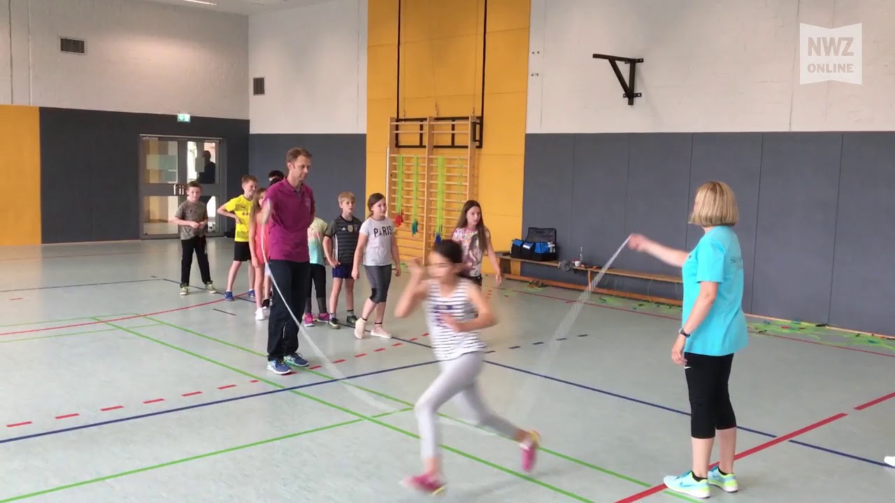Skipping Hearts an Grundschule Scharrel