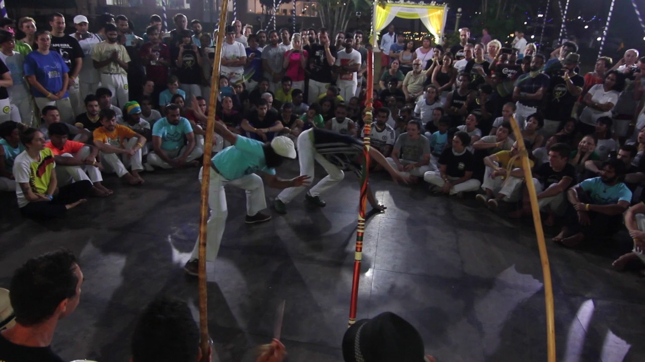Mestre Edan e Mestre Cabello. Closing roda. Capoeirasia 2016