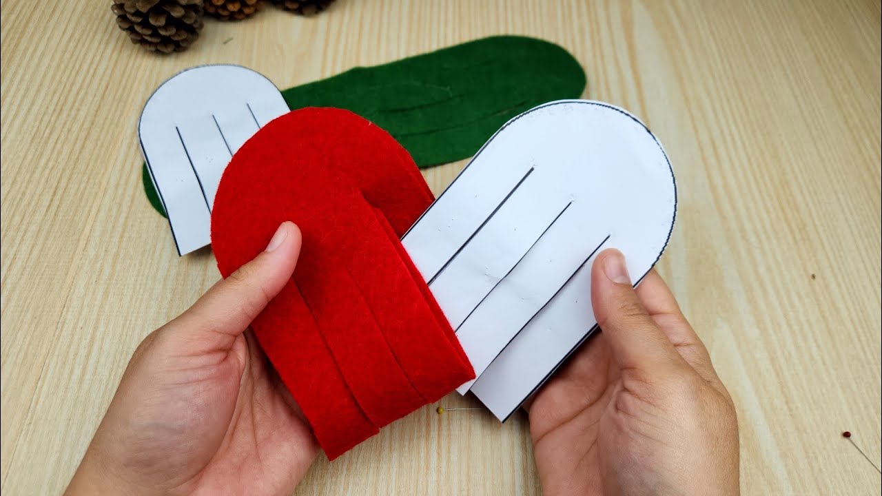 Swedish Woven Felt HeartThese Swedish felt hearts are classic Scandinavian Christmas decorations
