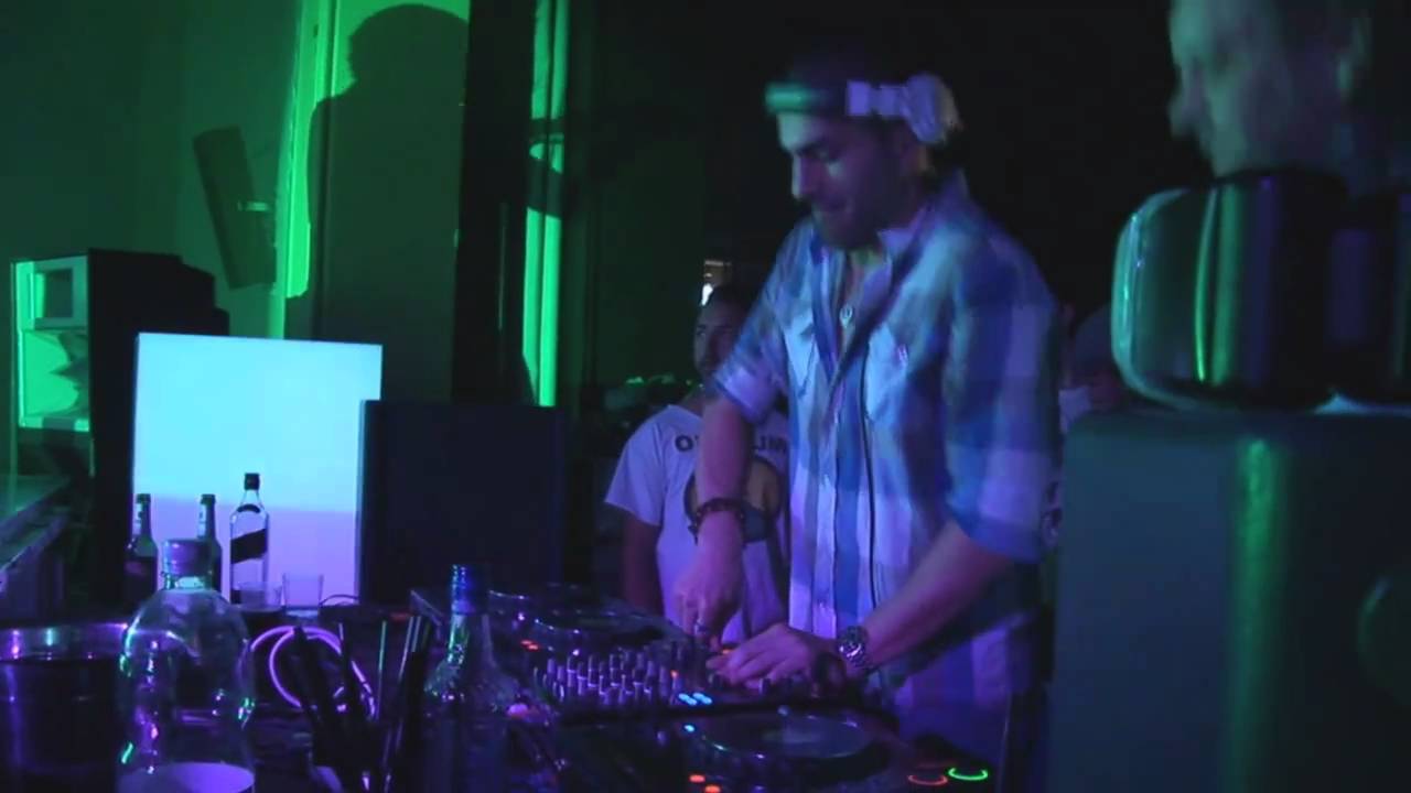 Kurd Maverick and Vaiolino Live Strings Of Tortuga, Smooth Criminal