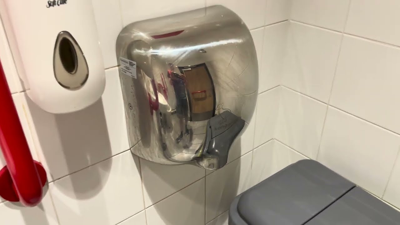 (HandyDryers Kangarillo 2) AIKE AK2801 at KFC - Milton Keynes Stadium - ♿️🚼