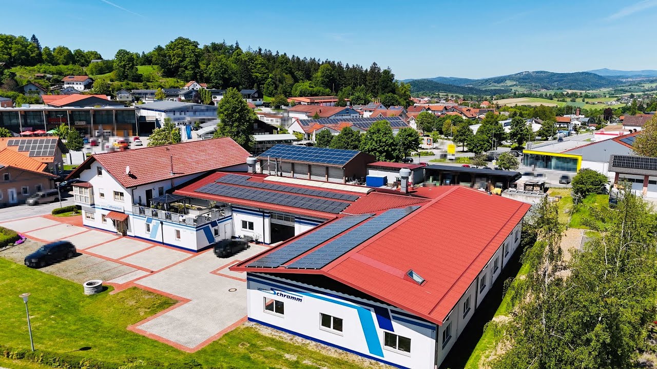Wohnhaus mit Werkstatt und Lackierzentrum