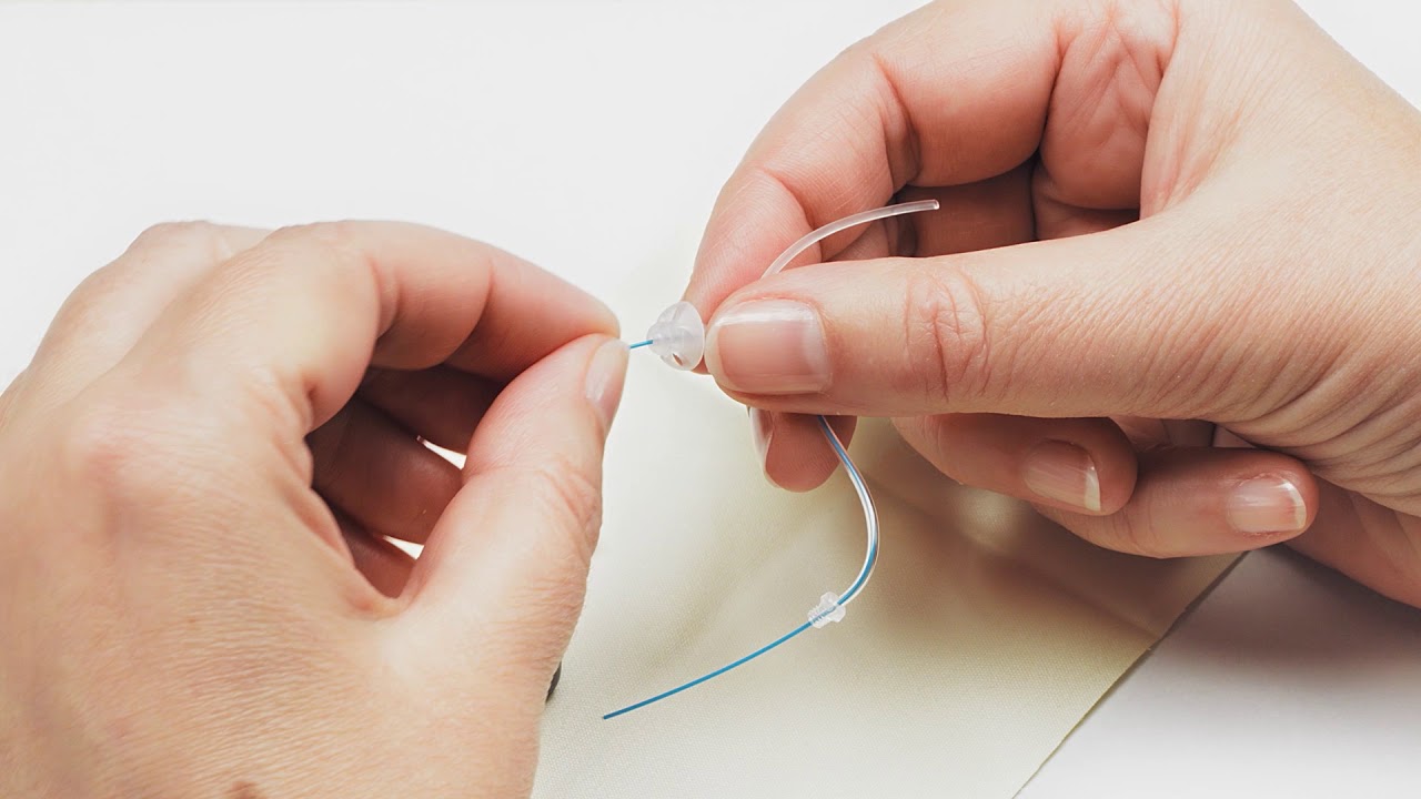 Cleaning a BTE hearing aid - TruHearing