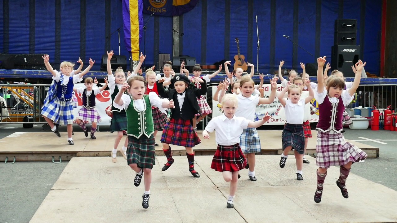 Beginners & juniors Scottish highland dancing by the Lindsay School of Dance at Stonehaven