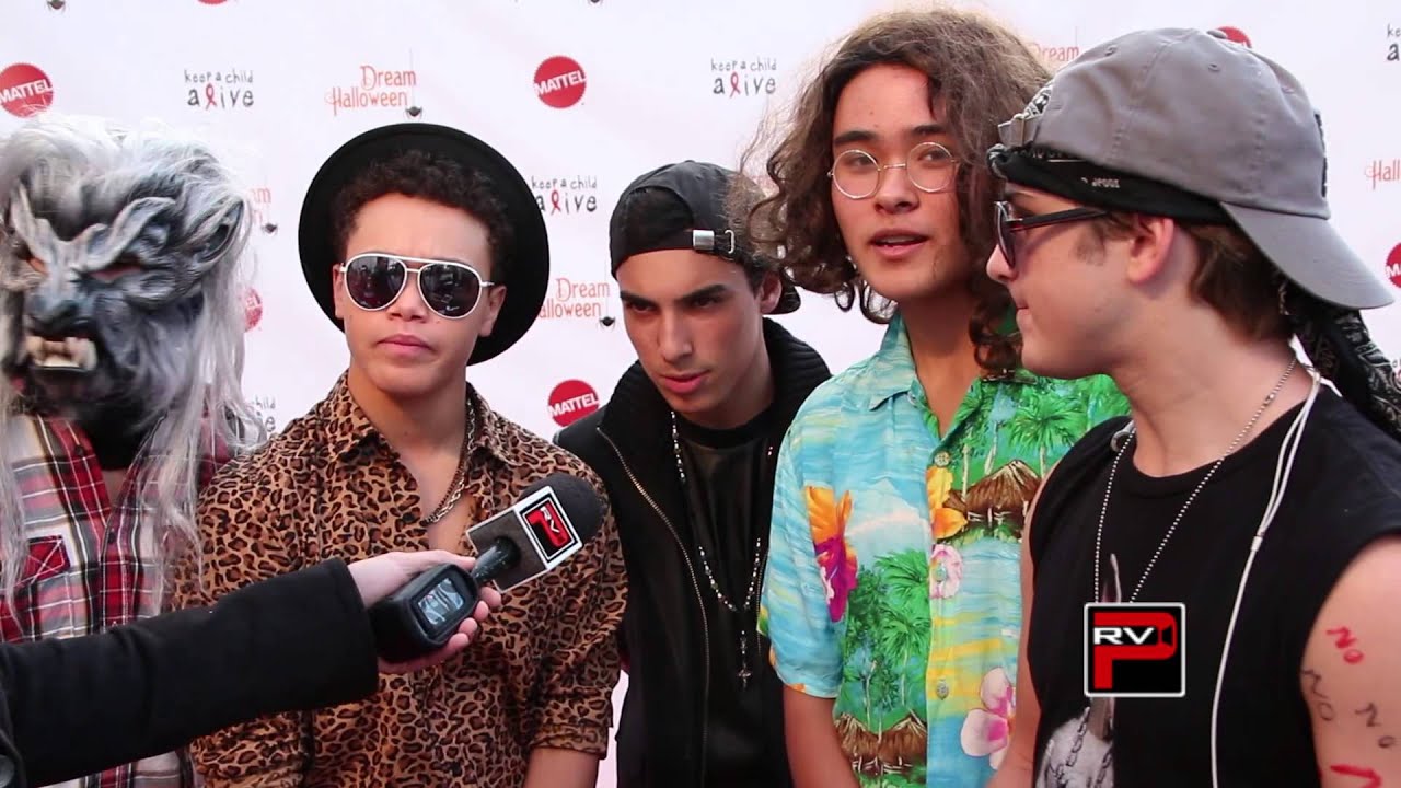 IM5 answers fan question on red carpet of KCA Dream Halloween event