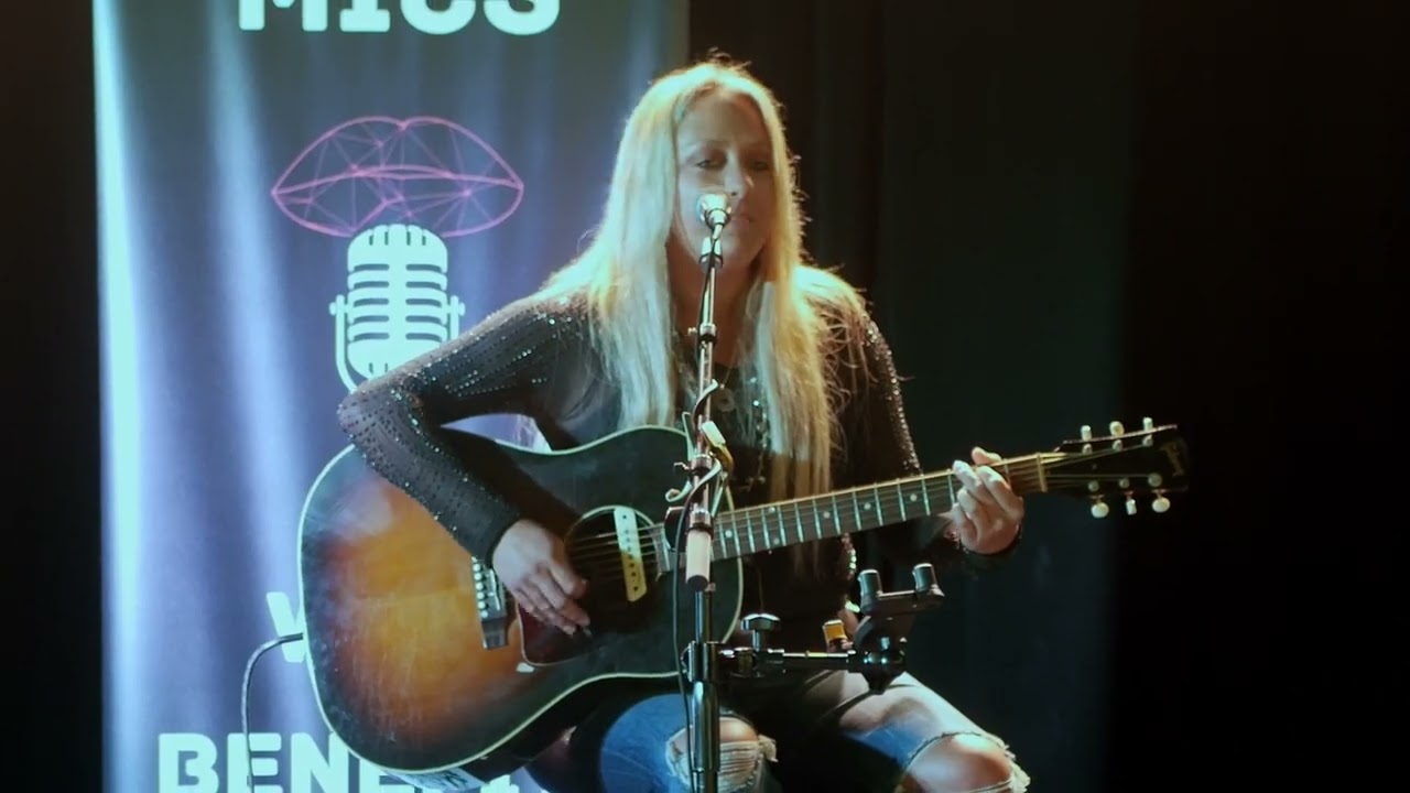 Mics With Benefits: Episode 8: Julia Tucker: Song 1