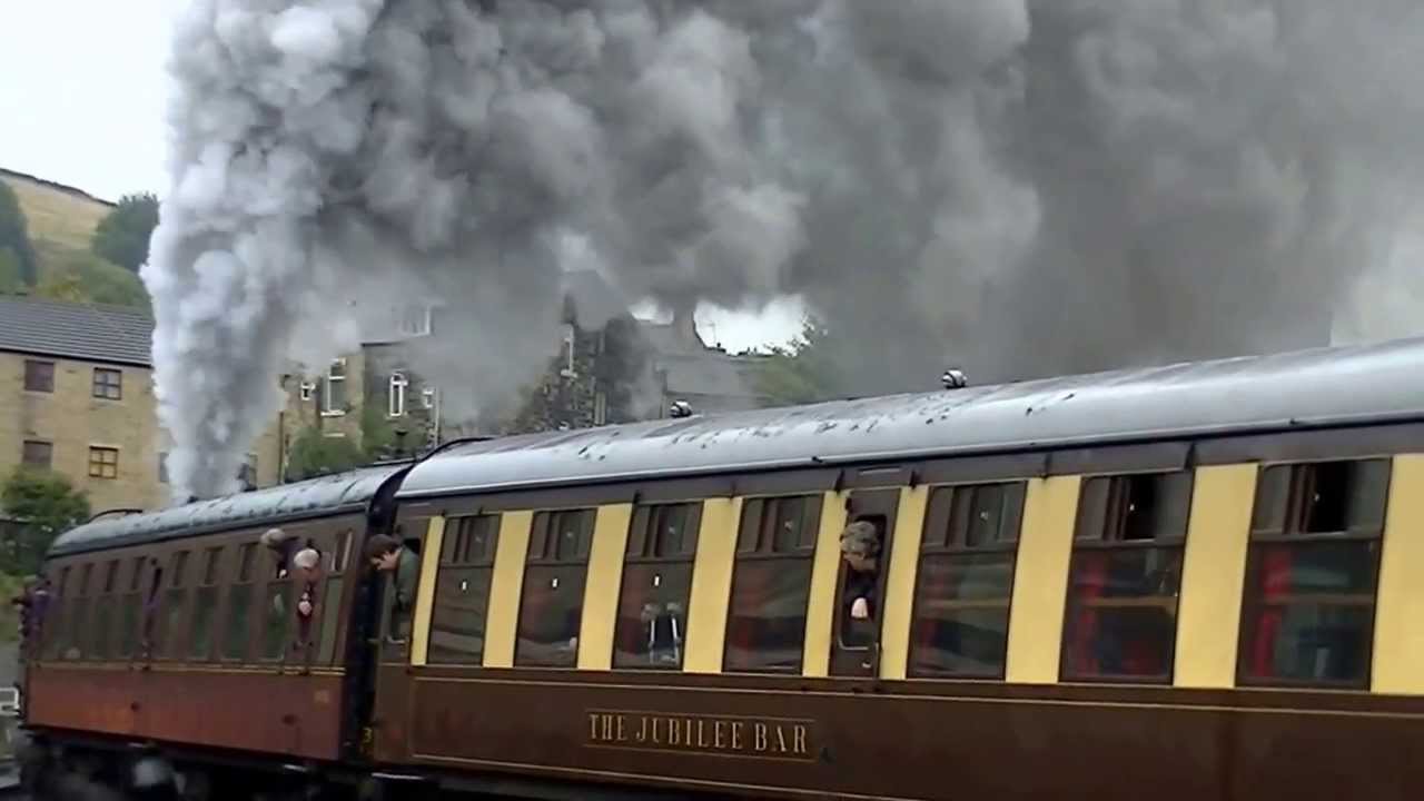 7812 ERLESTOKE MANOR at KIEGHLEY WORTH VALLEY RAILWAY , STRUGGLING UP KEIGHLEY BANK  AUTUMN GALA