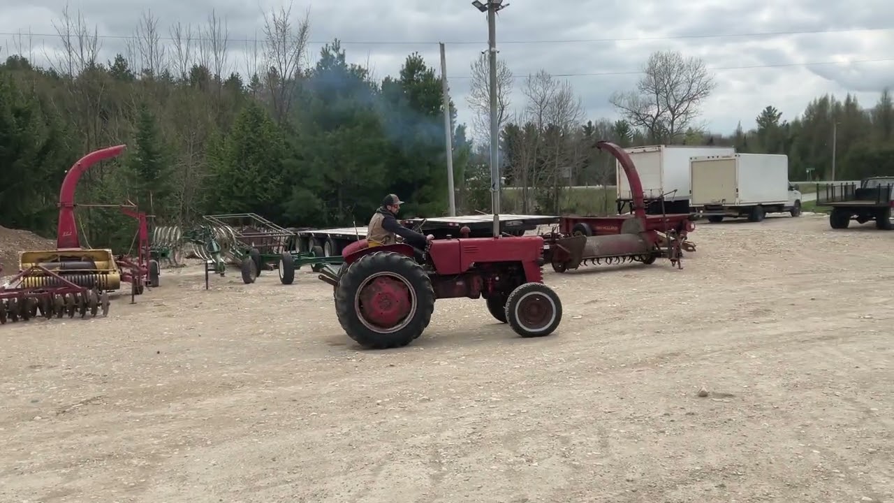 International B250 Tractor
