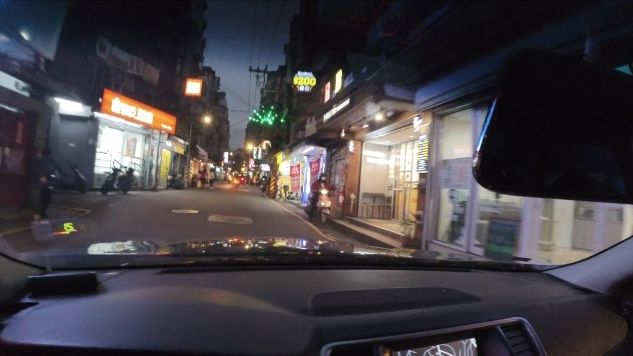 Driving central Taipei, and Zhonghe,  New Taipei, Taiwan, narrow road, people, bikes, cars🚗
