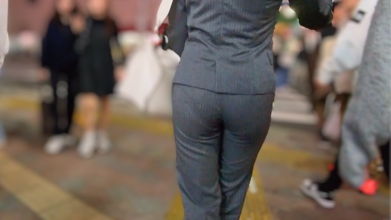 パンツスーツ