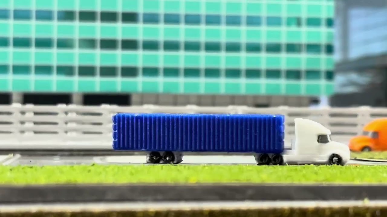 Model Airport 1:400 scale (Airport Road in focus)