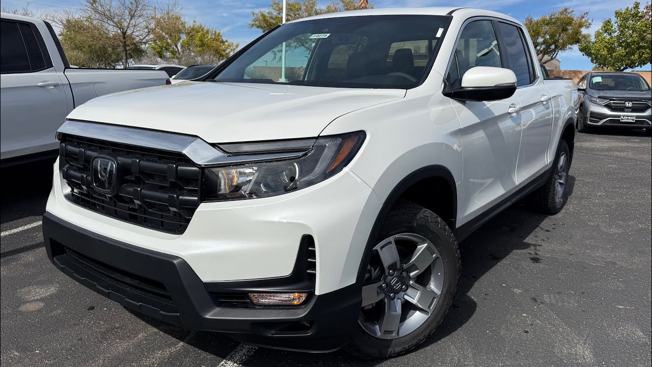 Honda Ridgeline RTL 2026 года — цвет «Платиновый белый перламутр» — коричневый салон — обзор