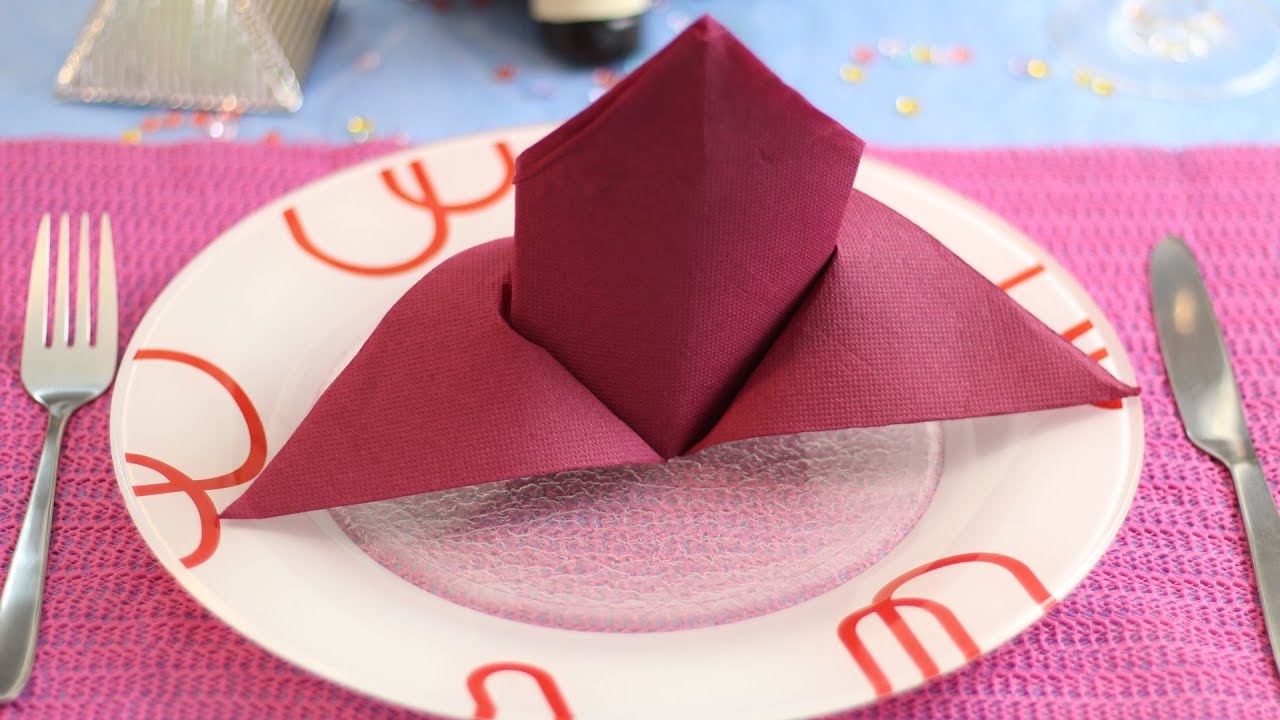 Napkin Folding The Crown 👑 (Table Decoration)