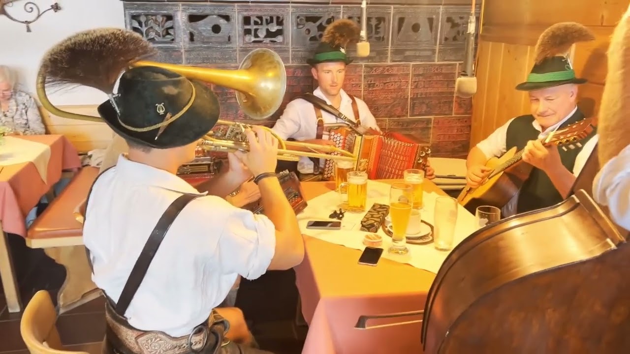Drent herent beim Berggasthof Gerstreit in der Ramsau