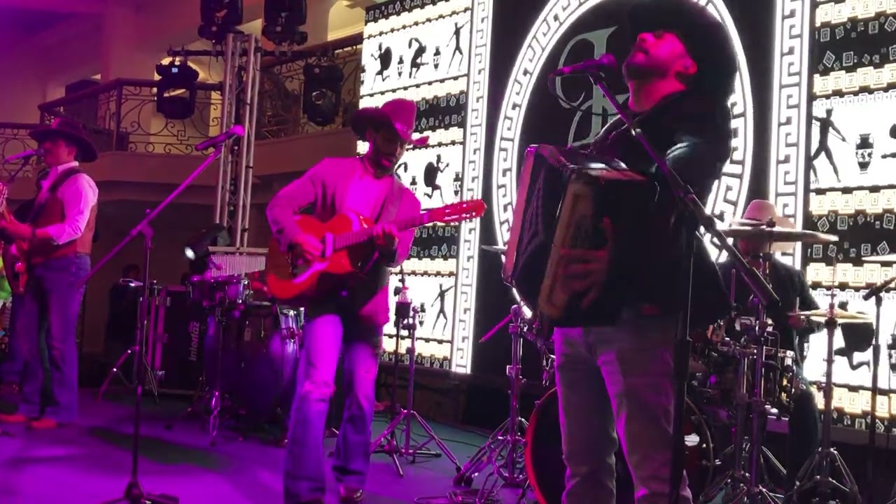 Grupo La Leyenda - Más fuerte que hércules (En Vivo)