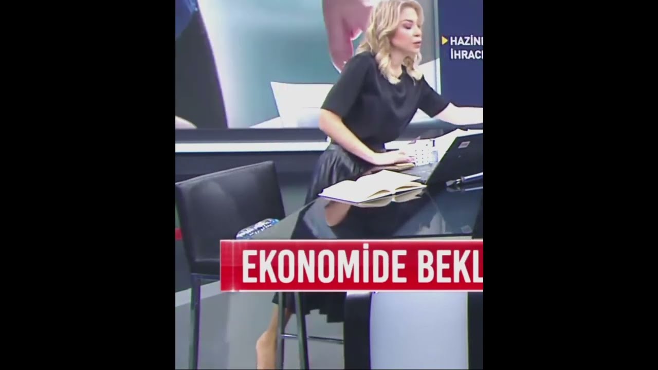Turkish TV Presenter Ebru Baki Shoeplay #turkish #tv #news #shoeplay #heelpop #dipping