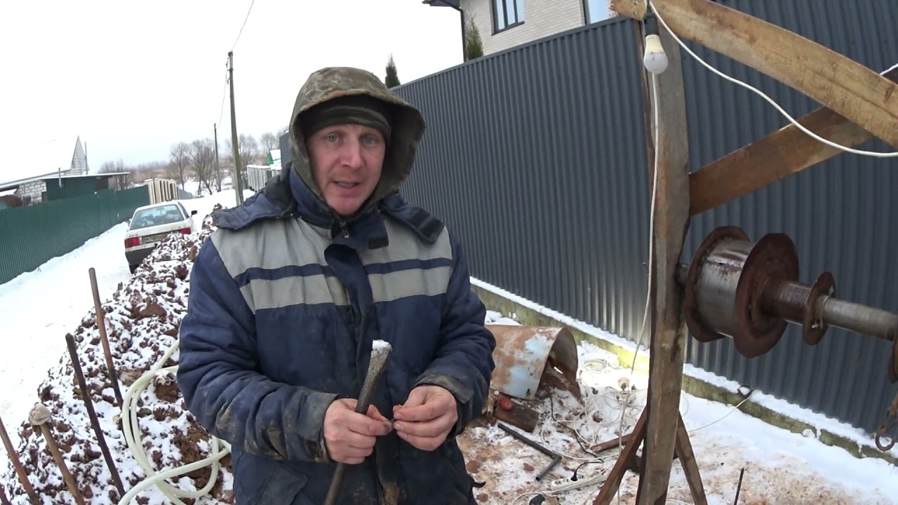 почему кольца в колодце не опускаются под своим весом