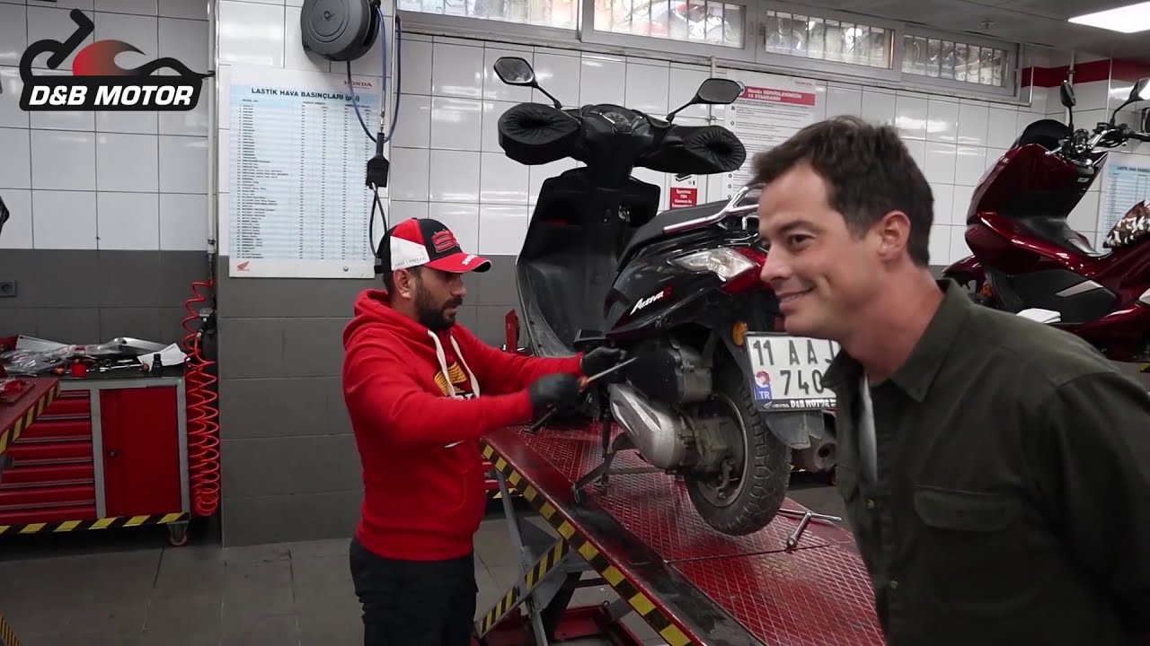 Gürbüz Negerekvar (Alp Kırşan) Motosikletini Doğu&Batı Honda'ya Servise Getiriyor...