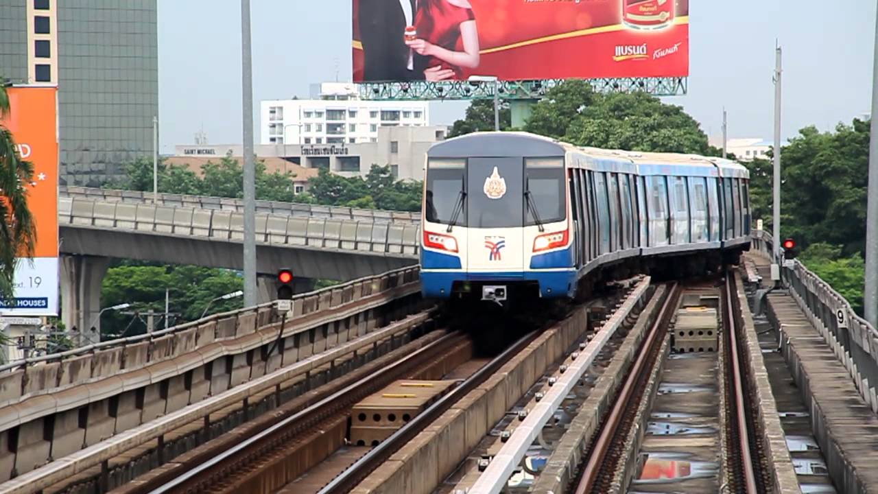 [BTS] Bombardier Movia EMU arriving Saphan Taksin