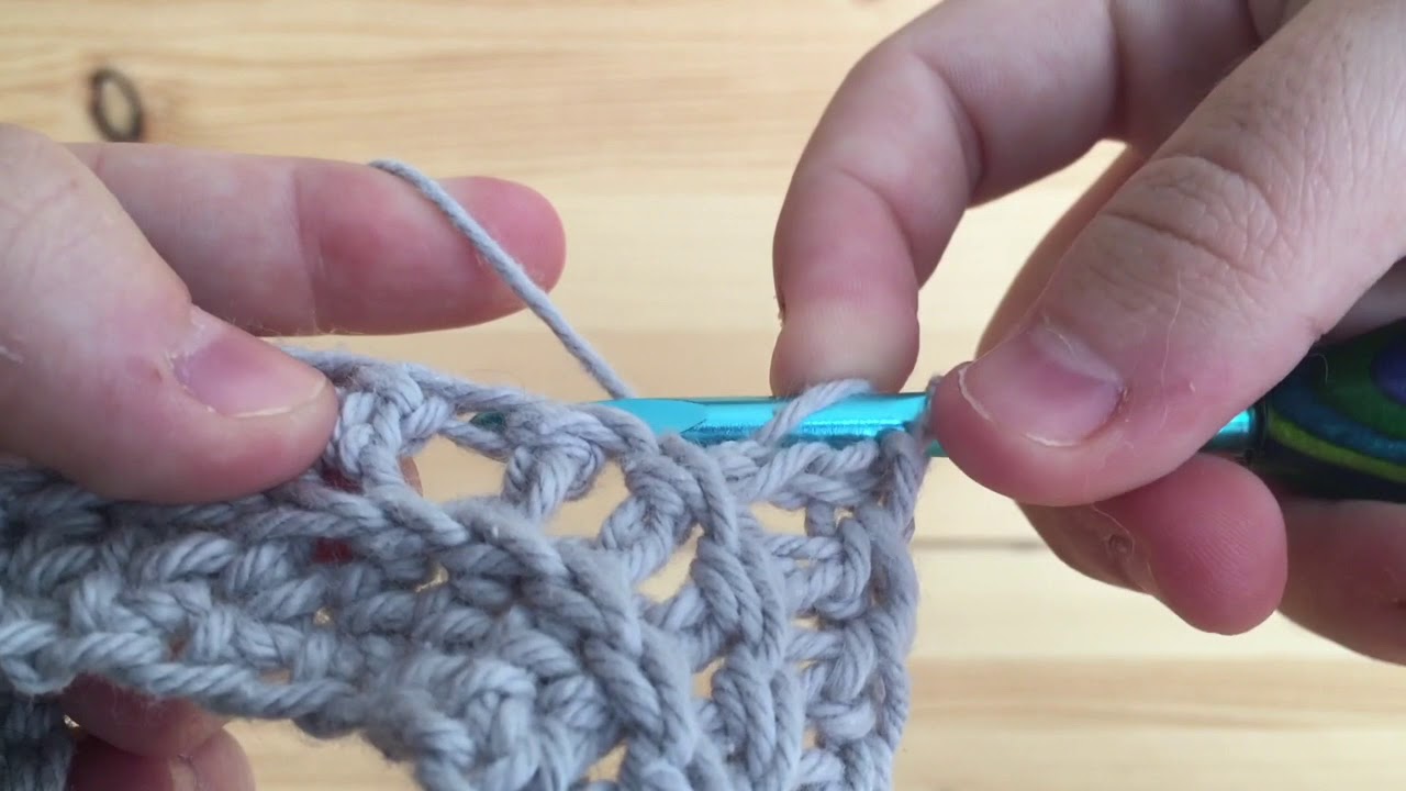 Travailler dans le 3e brin en bride (crochet)