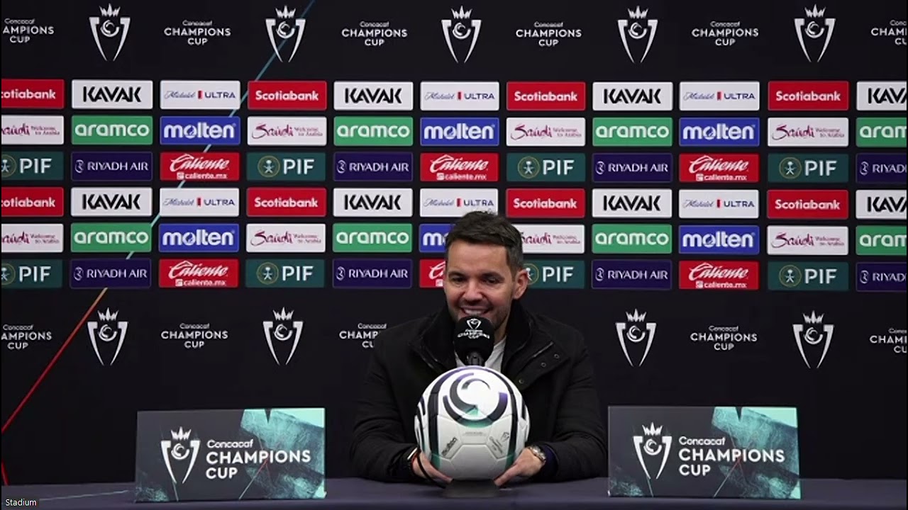 Nicolás Larcamón is concerned about Cruz Azul's short rest period ahead of their match against Ma...