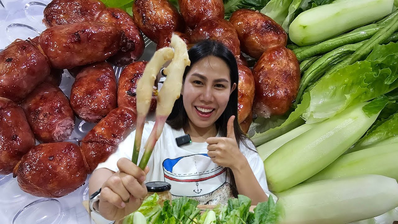 ไส้กรอกอีสานกินกับผักสดๆคืออร่อยมากฟินสุดๆค่ะ